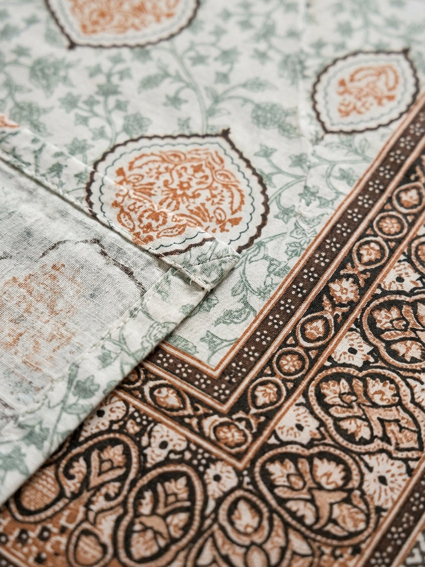 OLIVE HOME Beige Paisley Patchwork Cotton King Size Fitted Bedsheet Set