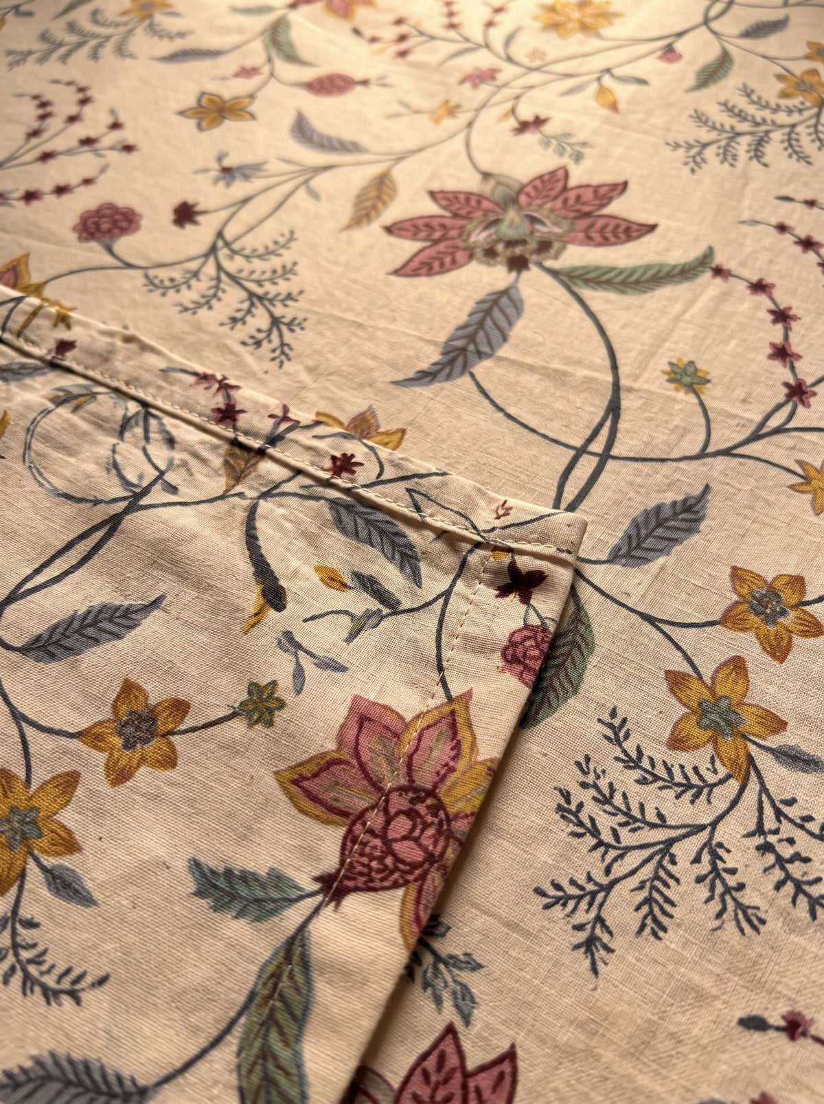OLIVE HOME Cream Multicolour Floral Vine Cotton King Size Fitted Bedsheet Set