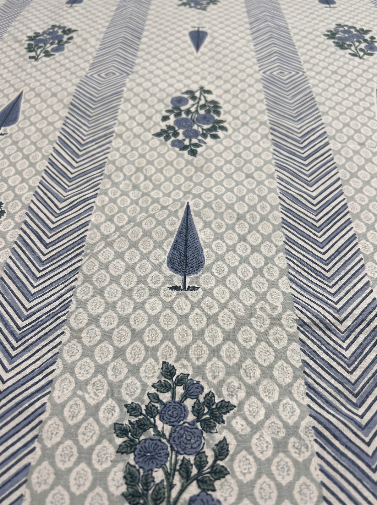 OLIVE HOME White Blue Leaf Floral Buta Striped Cotton King Size Fitted Bedsheet Set