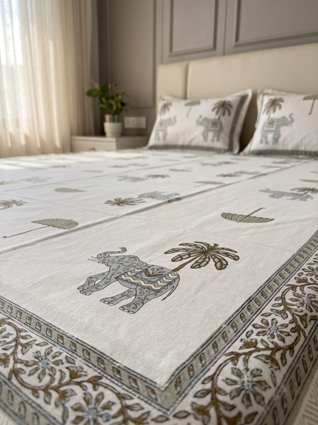 OLIVE HOME  Elephant Palm Tree Cotton King Size Fitted White Bedsheet Set